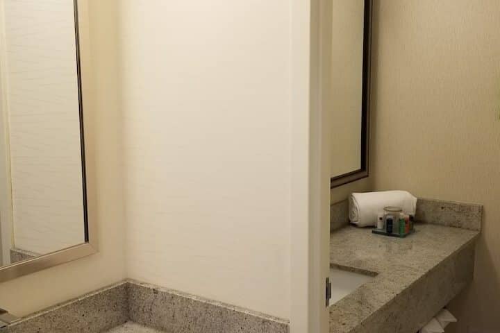 Bathroom sink
